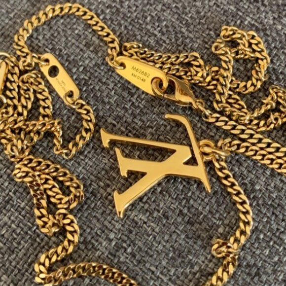 Limited Edition Louis Vuitton Upside Down Necklace - Picture 6 of 7